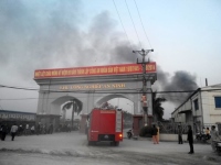 
Khoảng 16h30, nhiều tiếng nổ liên tiếp kèm lửa và khói khét như thuốc   súng phát ra từ phân xưởng của nhà máy E112 trong Khu công nghiệp An   ninh (Bộ Công an), huyện Hoài Đức, Hà Nội.      

