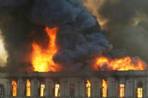 Tòa nhà quốc hội Ai Cập chìm trong biển lửa