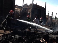 Gần 2.000 người dập đám cháy ở làng nghề